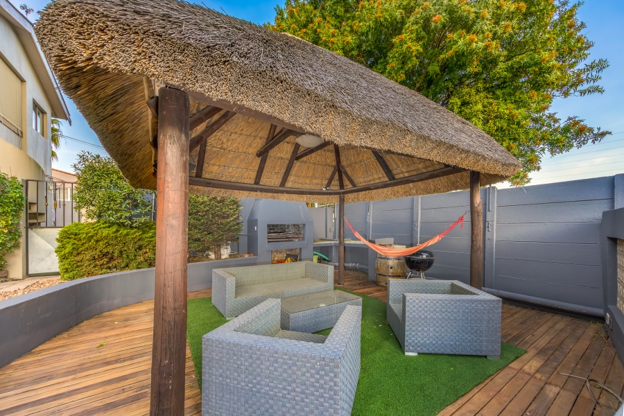 4 Bedroom Property for Sale in Loevenstein Western Cape